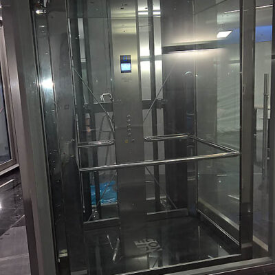 ascensore vetro e acciaio trasparente
